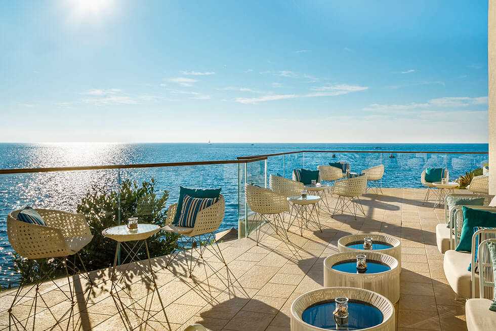 Prímorská terasa Miramare lobby baru v Isabella Island Resort