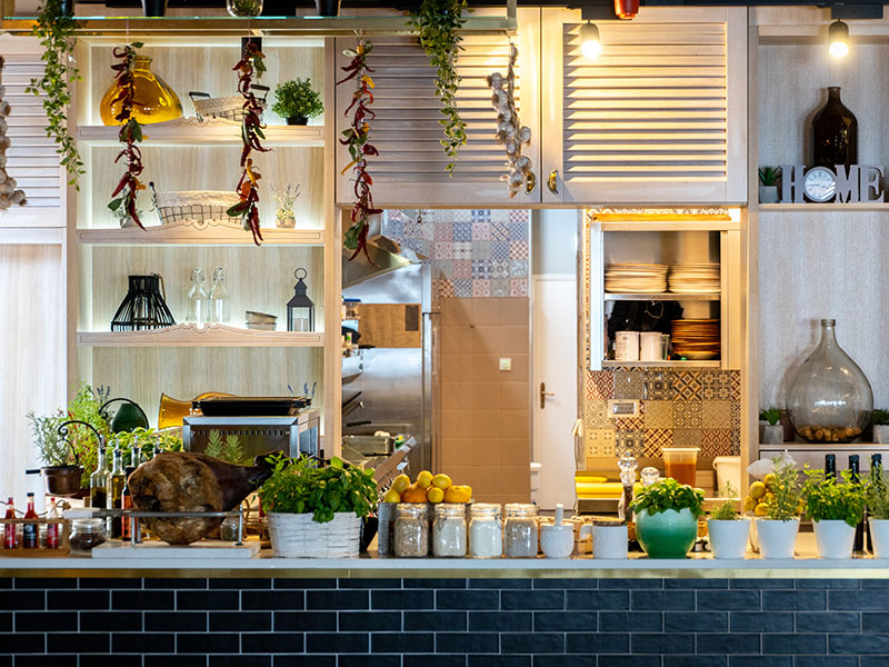Piatti italiani a La Pentola Trattoria Italiana con il fascino costiero di Macarsca
