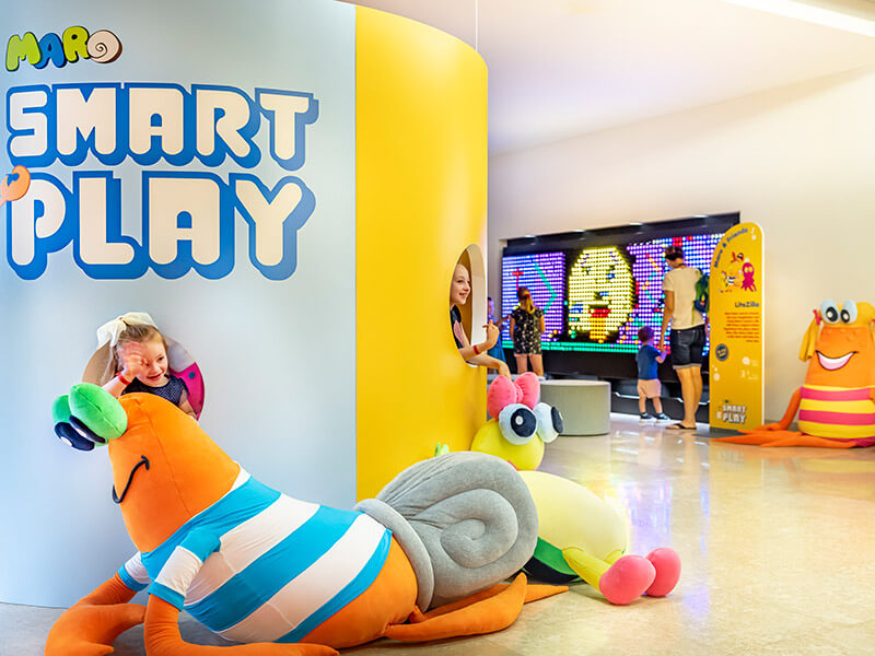 Djeca se igraju u Maro Smart Play području