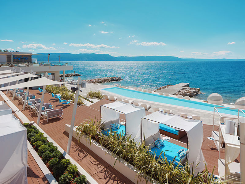 Vista aerea del club sulla spiaggia costiera Sundance