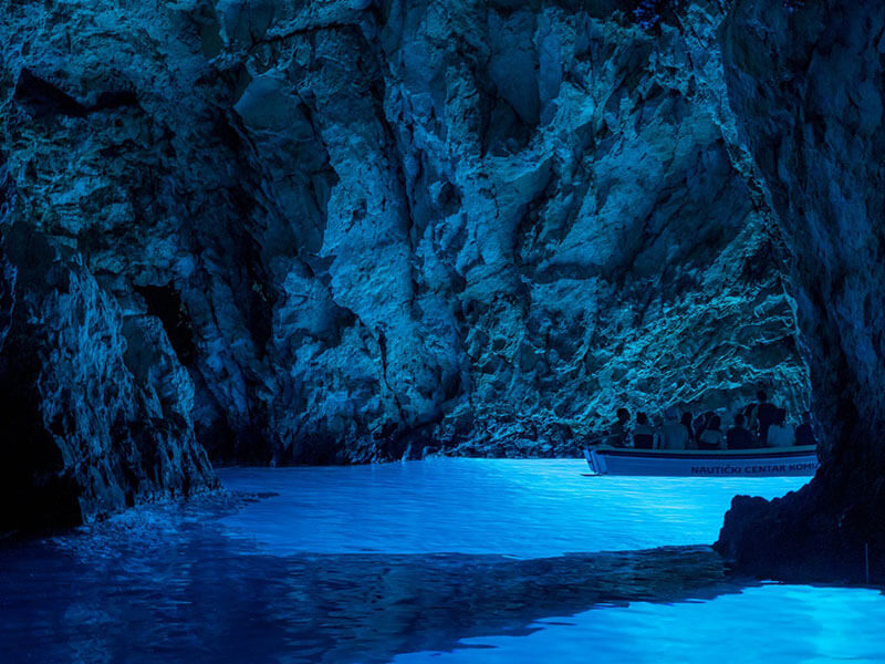 Atemberaubender Blick in die Blaue Grotte nahe der Insel Hvar
