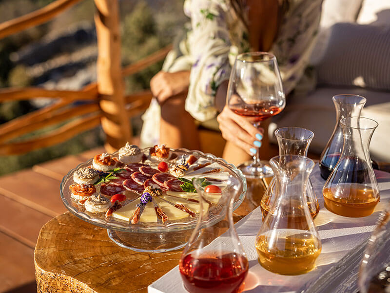 Dalmatinische Spezialitäten und Olivenöl zum Verkosten auf Hvar