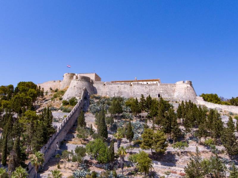 Panoramatický výhľad z pevnosti Fortica nad mestom Hvar