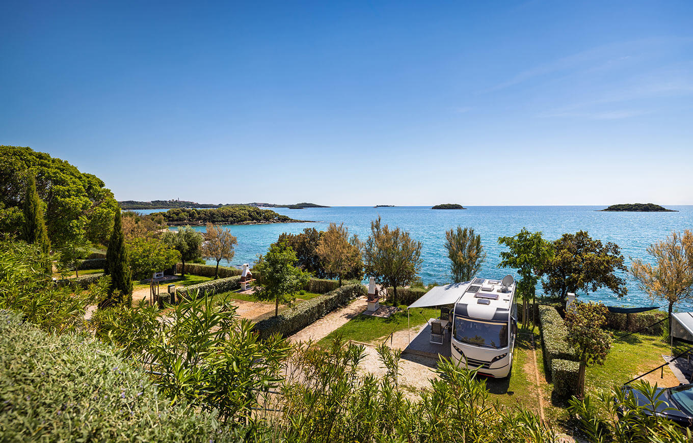 Domki mobilne na parcelach kempingowych nad morzem w Valamar Camping Istra