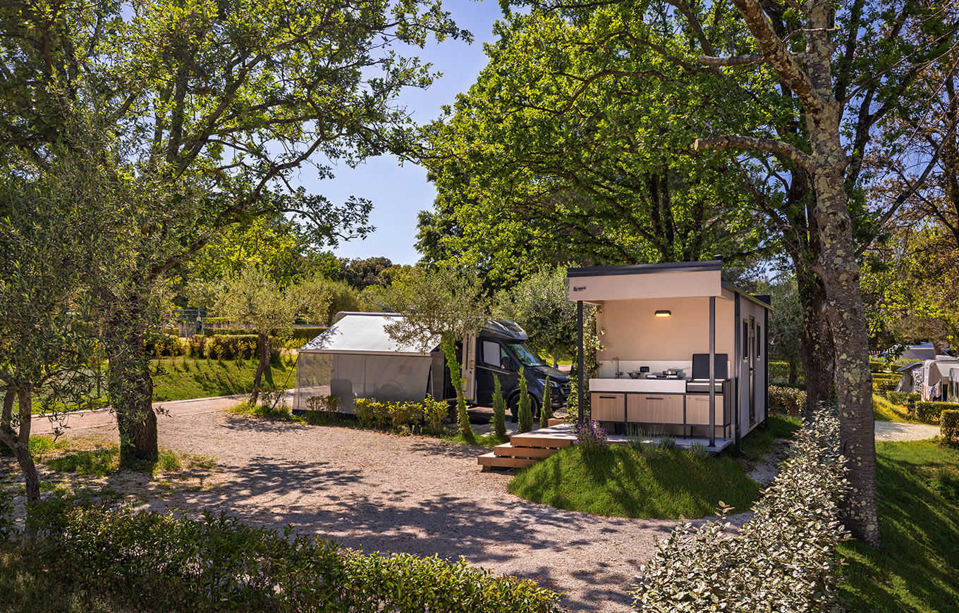 Parcela Marina Comfort s kuhinjo in kopalnico