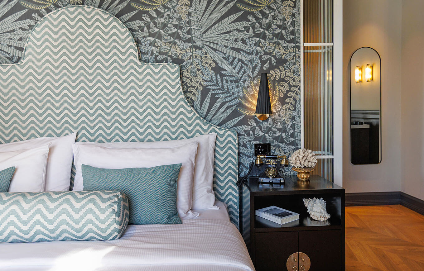 Dopracowane detale tematycznego pokoju Superior dla 2+1 z widokiem na morze w Jadran Heritage Hotel, Valamar Collection