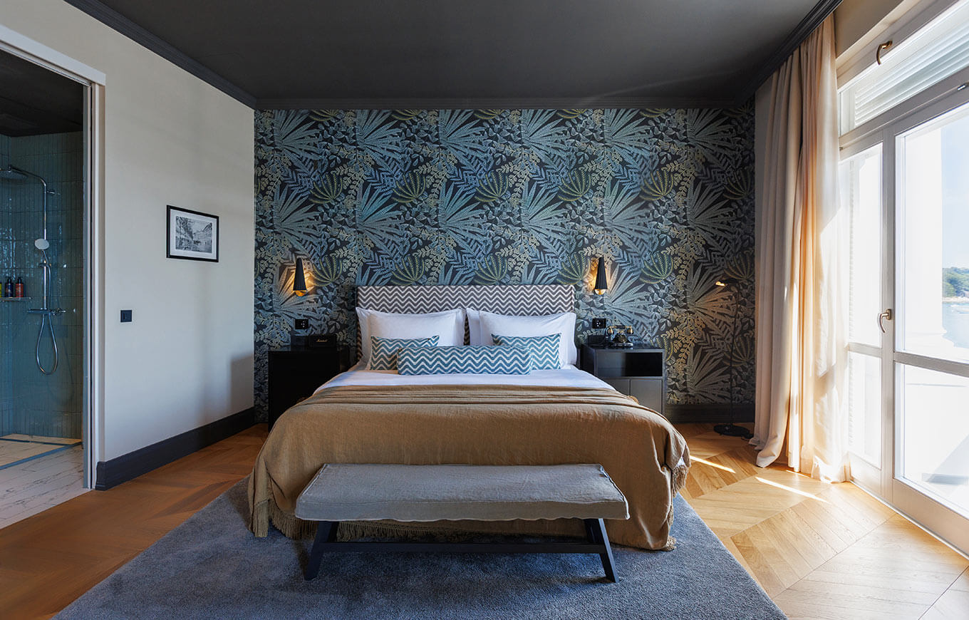 Nappali a Superior lakosztályban 2+2 fő részére, tengerre néző kilátással a Jadran Heritage Hotelben