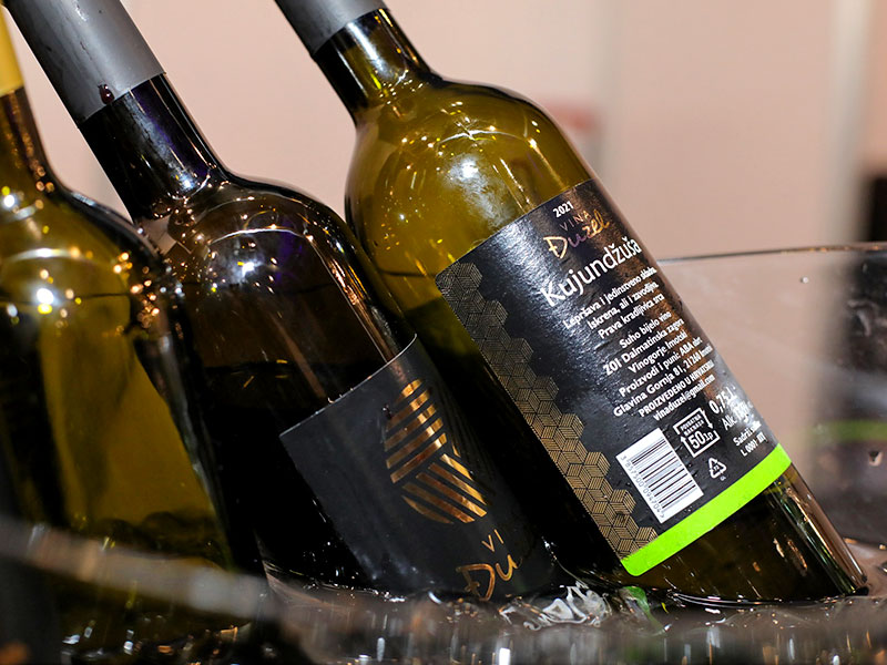 Vini bianchi freschi da una cantina boutique croata