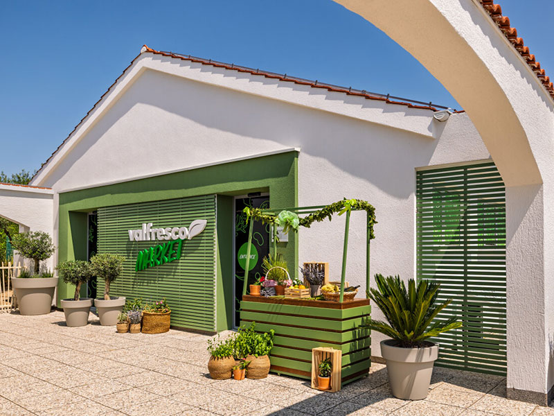 Valfresco Market v Valamar Camping Krk s svežimi lokalnimi pridelki in živili