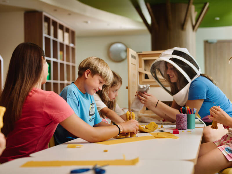 Children making cookies with an animator during a cooking activity