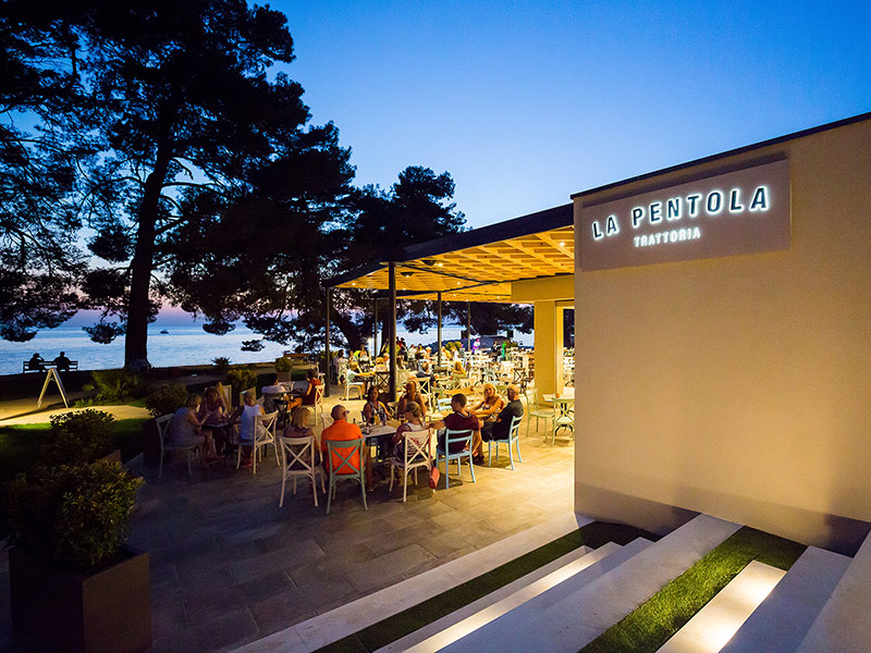Mediterranean restaurant Trattoria La Pentola at dusk