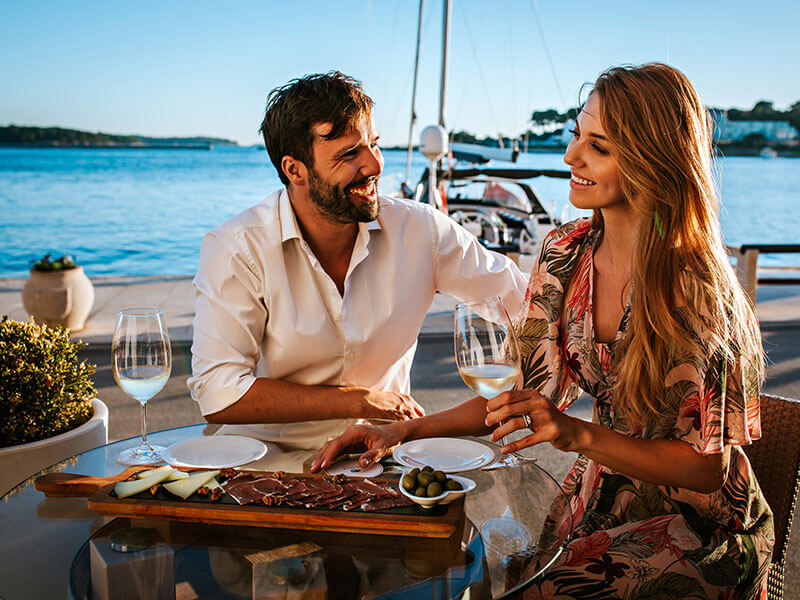  Seaside dining experience with local food and wine in Poreč