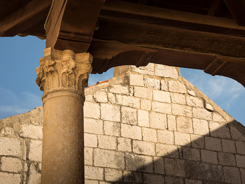 Starożytna architektura w zabytkowej części wyspy Rab