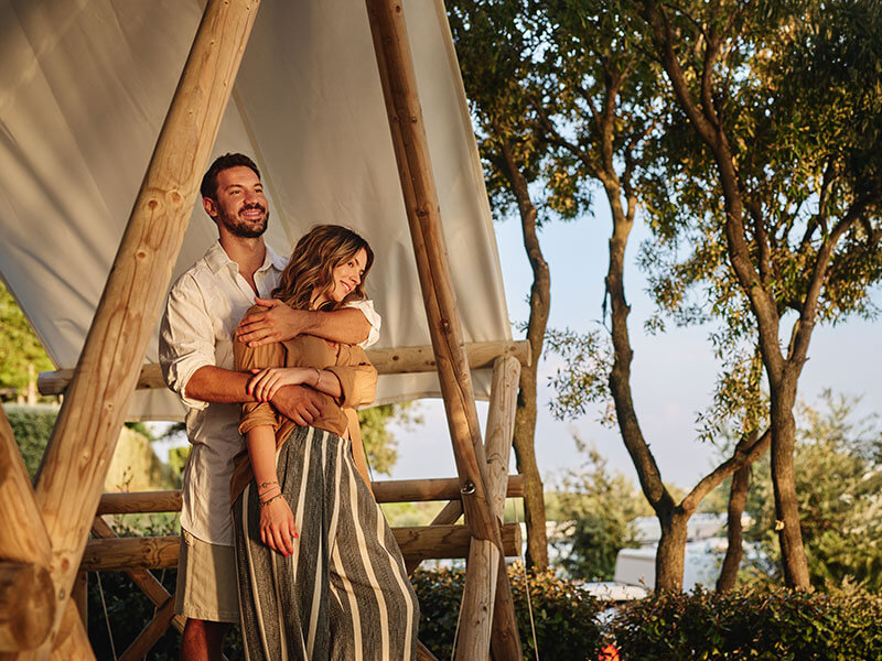 Moment en famille en plein air dans un camping de luxe en Croatie.